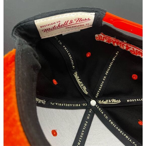 Mitchell & Ness NY Knicks fuzzy underside brim adjustable hat - Picture 7 of 12